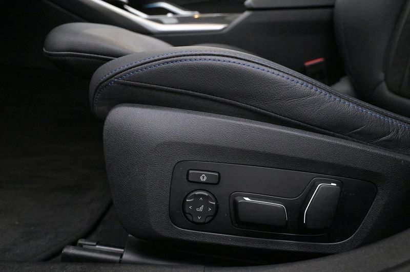 BMW 330 bild 11