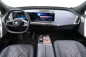 BMW iX bild 6