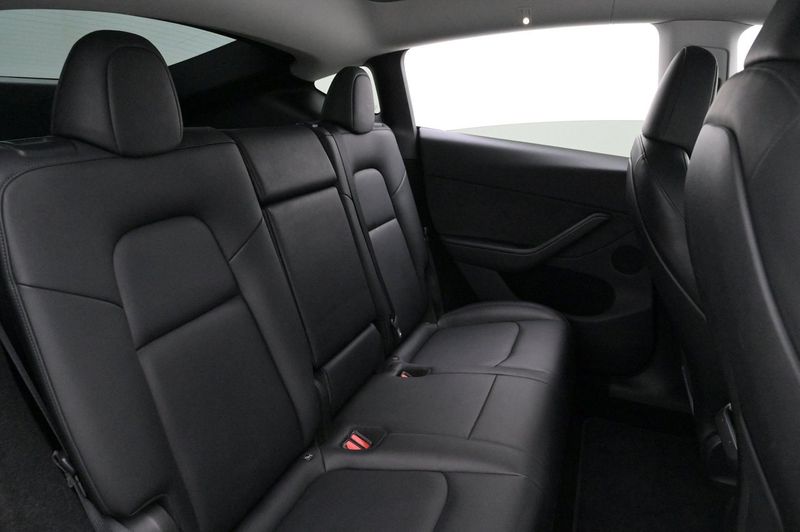 Tesla Model Y bild 21