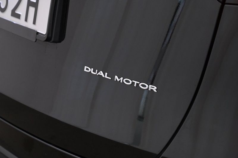 Tesla Model Y bild 25