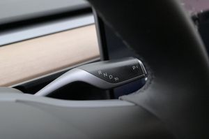 Tesla Model Y bild 8