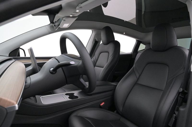 Tesla Model Y bild 9