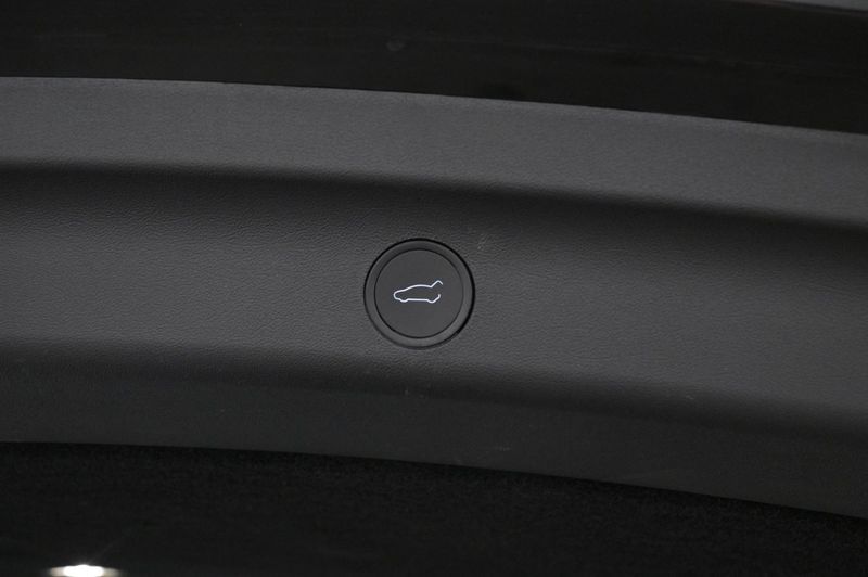 Tesla Model Y bild 22