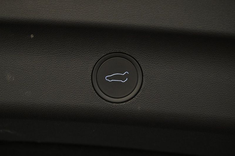 Tesla Model Y bild 24
