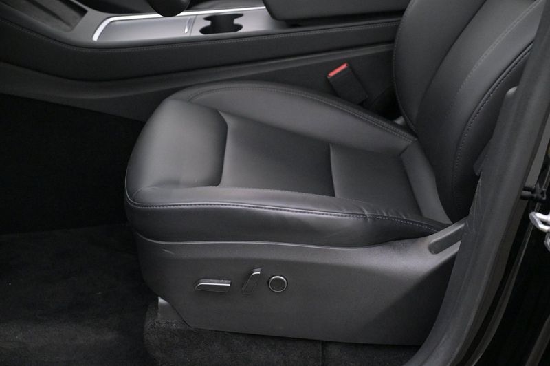 Tesla Model Y bild 9