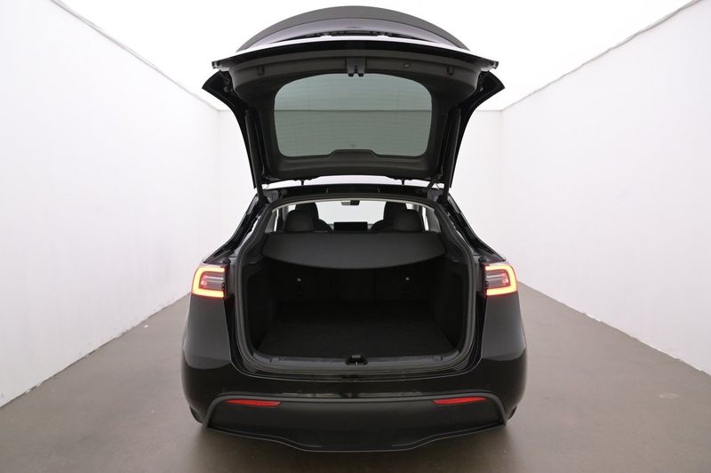 Tesla Model Y bild 23