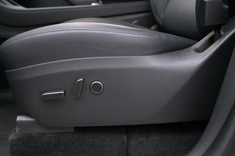 Tesla Model Y bild 11