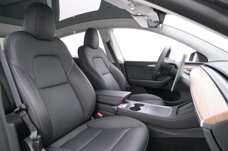 Tesla Model Y bild 12
