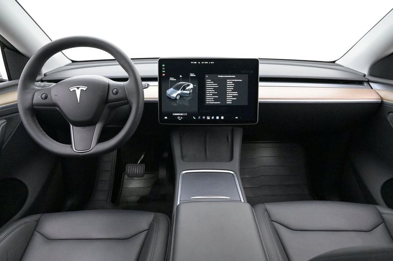 Tesla Model Y bild 6