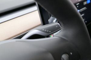 Tesla Model Y bild 8