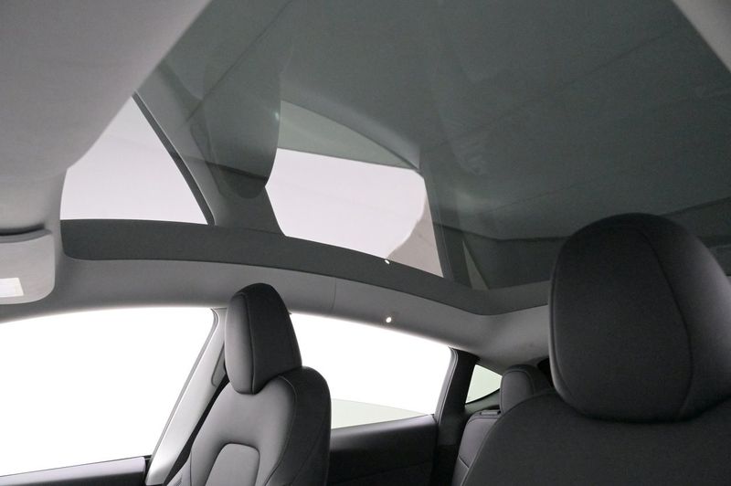 Tesla Model Y bild 24