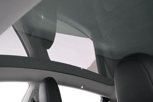 Tesla Model Y bild 25