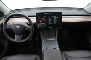 Tesla Model Y bild 6