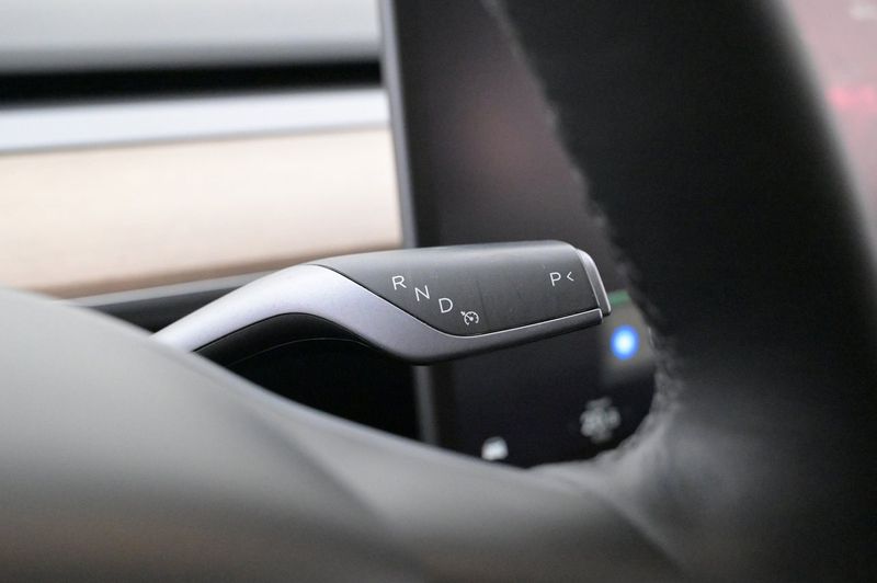 Tesla Model Y bild 8