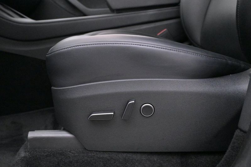 Tesla Model Y bild 11