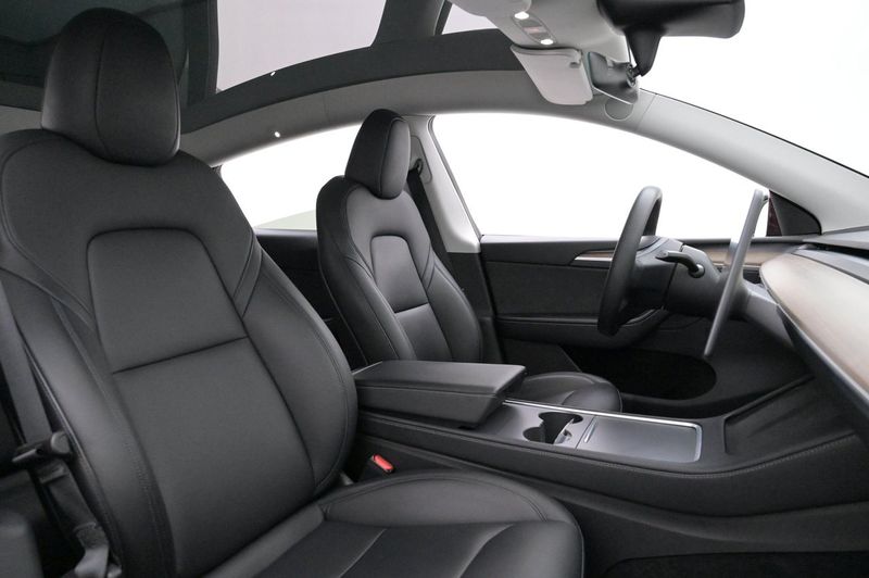 Tesla Model Y bild 12