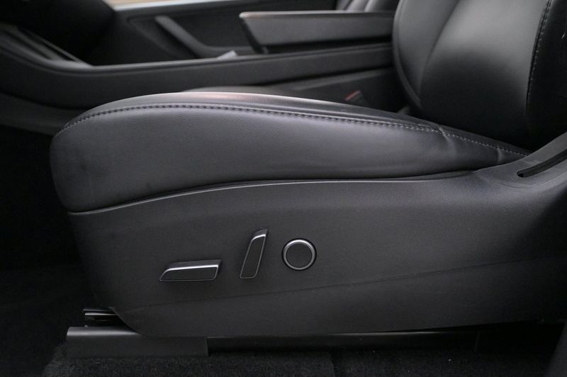 Tesla Model Y bild 10