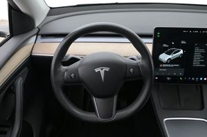 Tesla Model Y bild 7