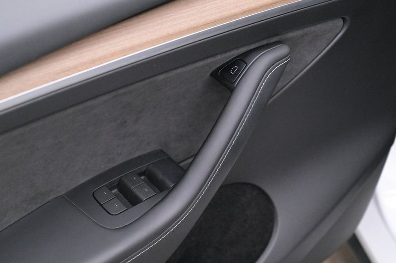 Tesla Model Y bild 9