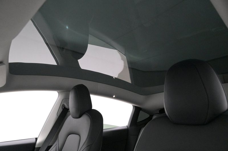 Tesla Model Y bild 24