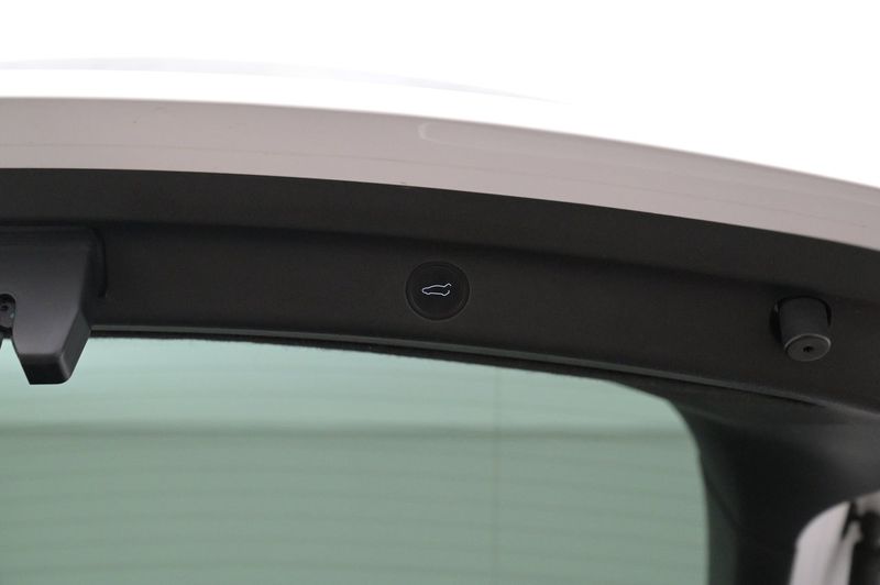 Tesla Model Y bild 25