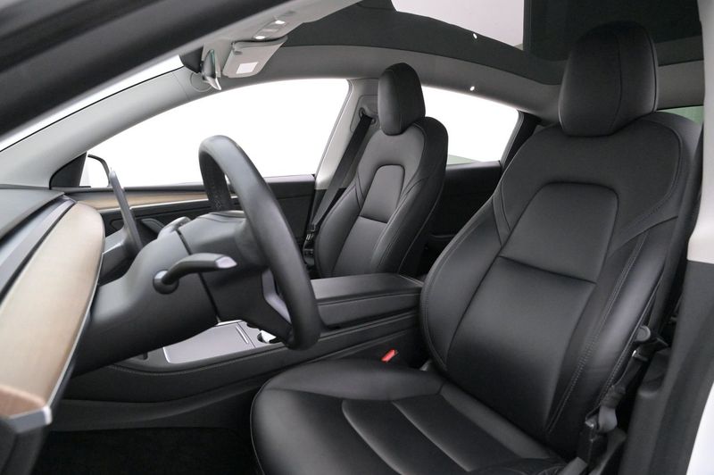 Tesla Model Y bild 8