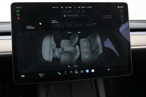 Tesla Model Y bild 18