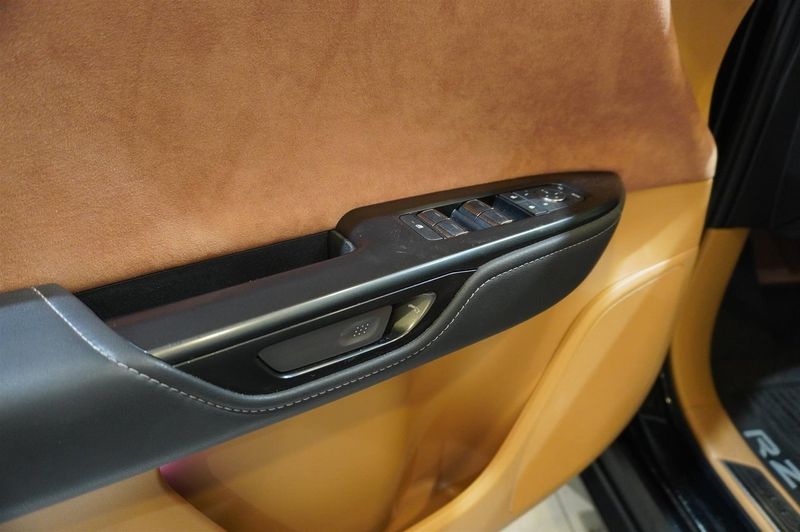 Lexus RZ bild 13