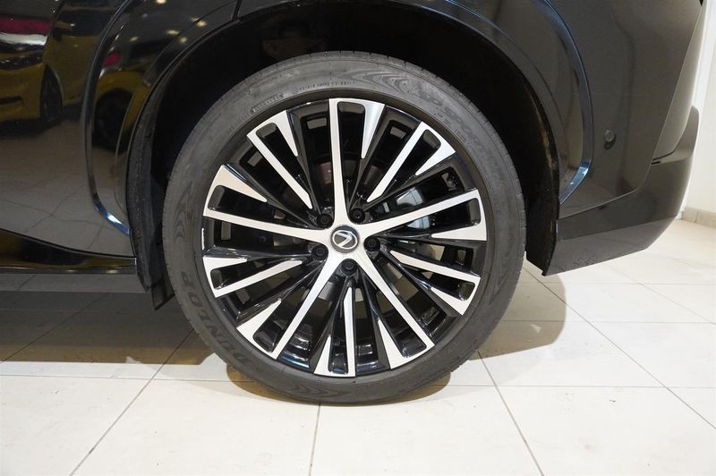Lexus RZ bild 10