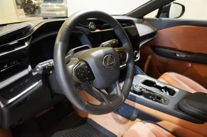 Lexus RZ bild 16