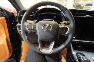 Lexus RZ bild 21