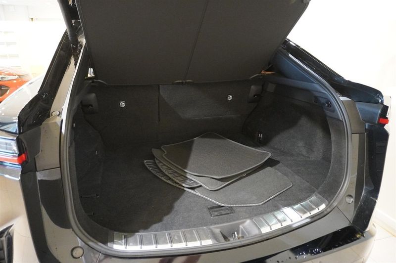 Lexus RZ bild 9