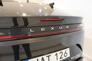 Lexus RZ bild 8