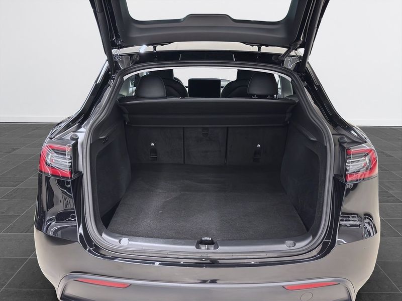Tesla Model Y bild 15