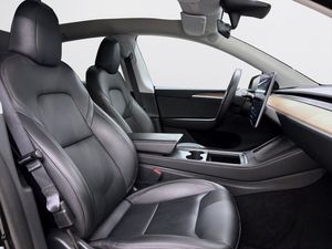 Tesla Model Y bild 17