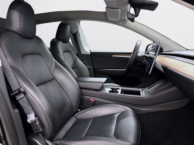 Tesla Model Y bild 17