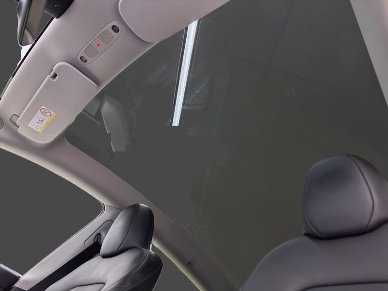 Tesla Model Y bild 16