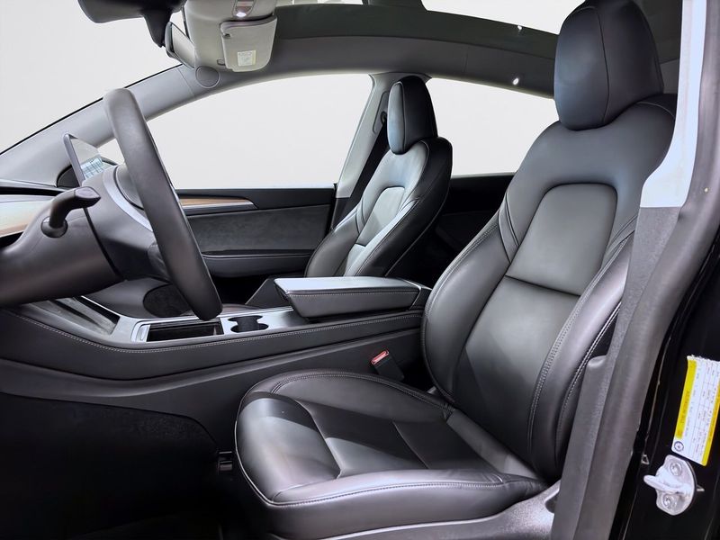 Tesla Model Y bild 8