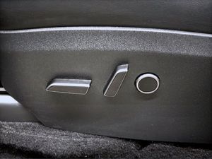 Tesla Model Y bild 12