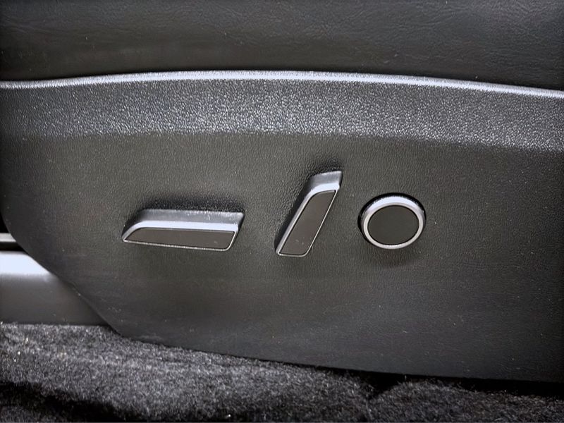 Tesla Model Y bild 12