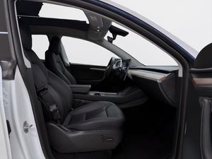 Tesla Model Y bild 13