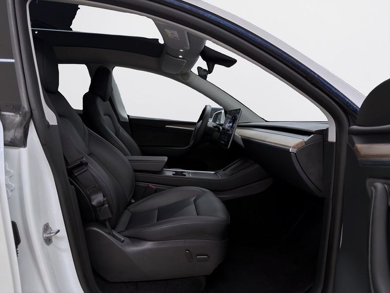 Tesla Model Y bild 13