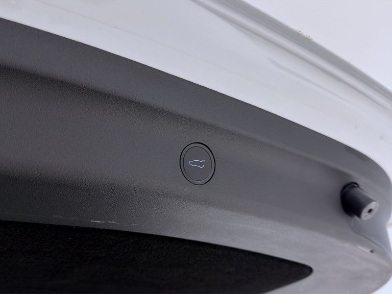 Tesla Model Y bild 15