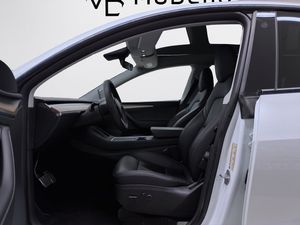 Tesla Model Y bild 8