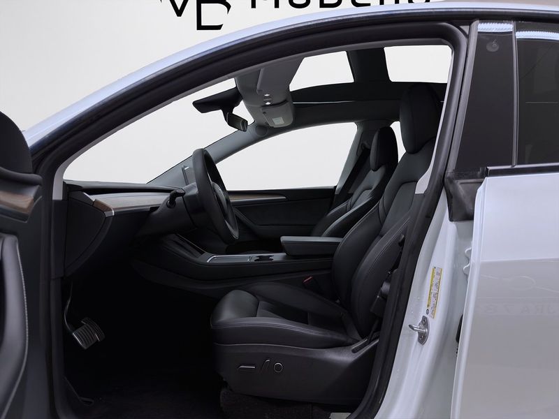 Tesla Model Y bild 8