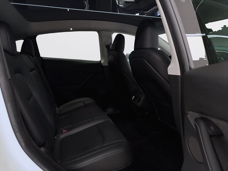 Tesla Model Y bild 10