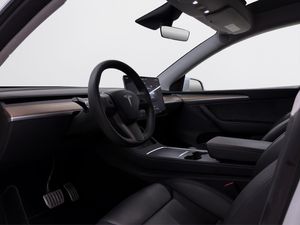 Tesla Model Y bild 9