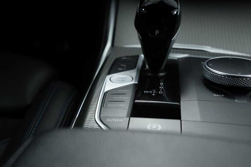 BMW 330 bild 19
