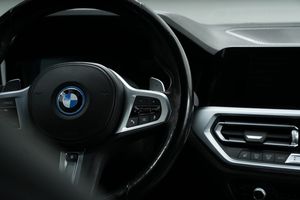 BMW 330 bild 18