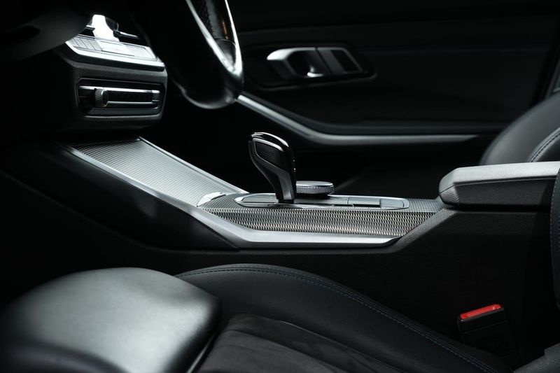 BMW 330 bild 12
